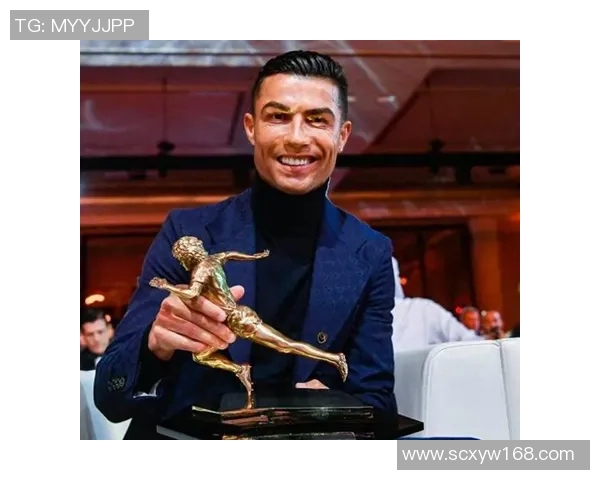 国际足球巨星C罗惊艳亮相引爆全场球迷热情震撼全球